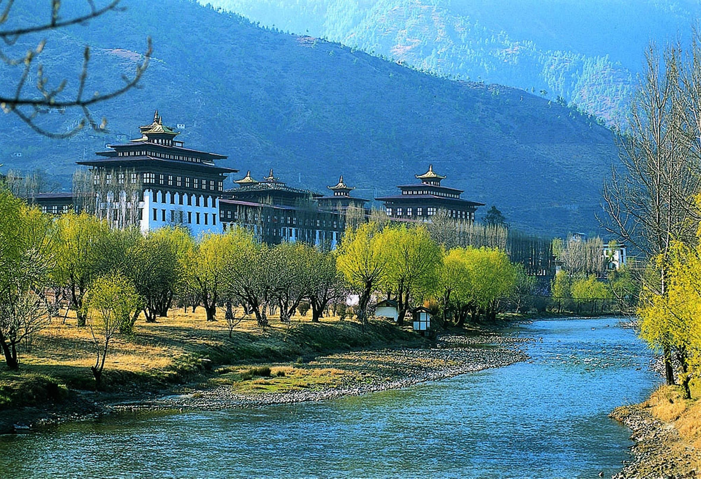 BT 11 - BHUTAN (EX - NEW JAIPAGURI / BAGDOGRA)